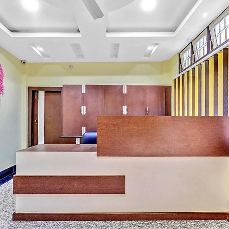 Capital O 85514 Kalpana Hotel Ґувахаті Екстер'єр фото
