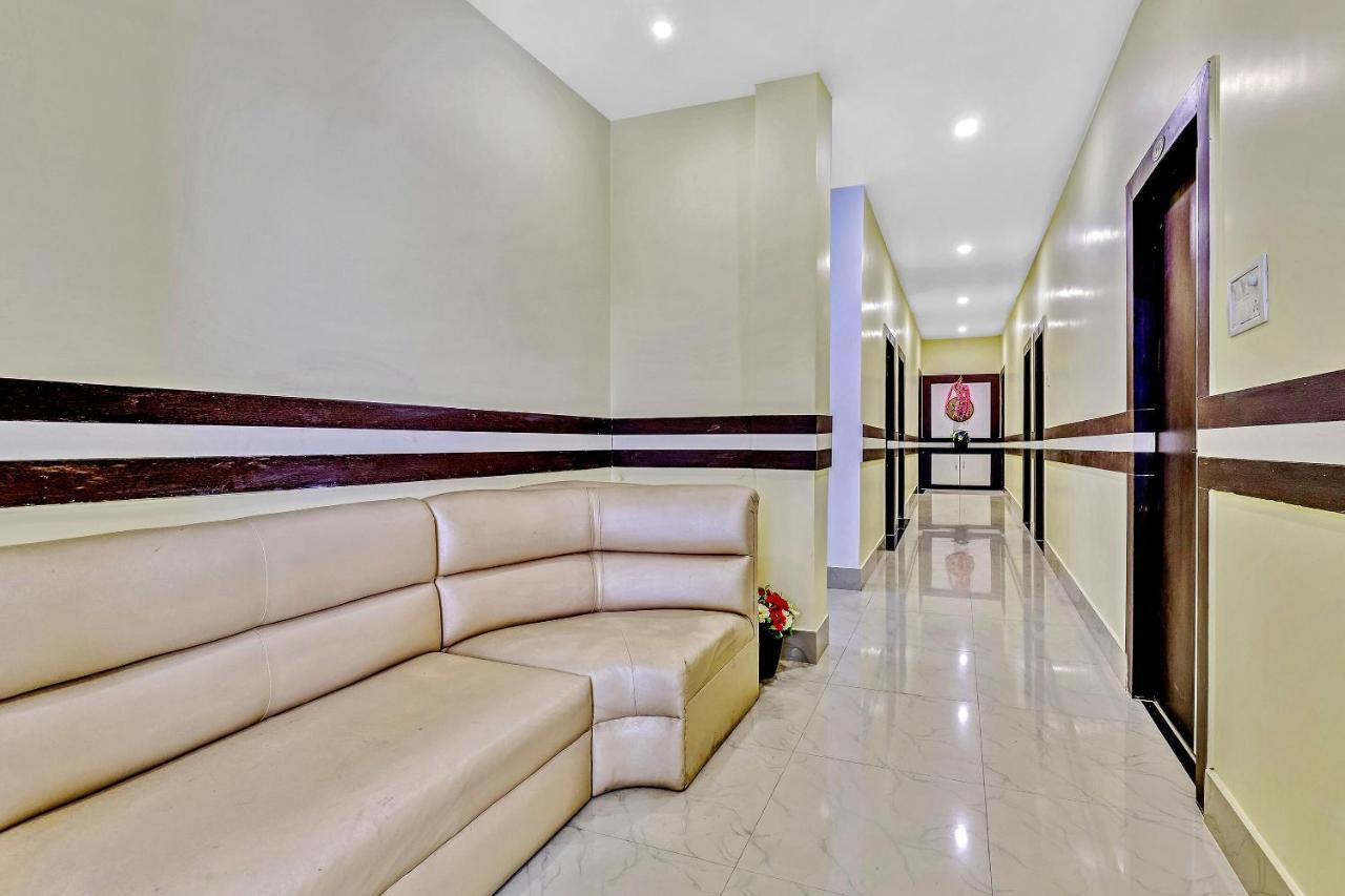 Capital O 85514 Kalpana Hotel Ґувахаті Екстер'єр фото