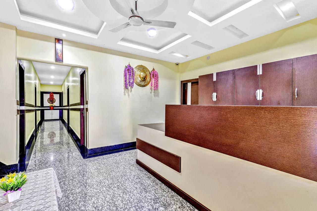 Capital O 85514 Kalpana Hotel Ґувахаті Екстер'єр фото