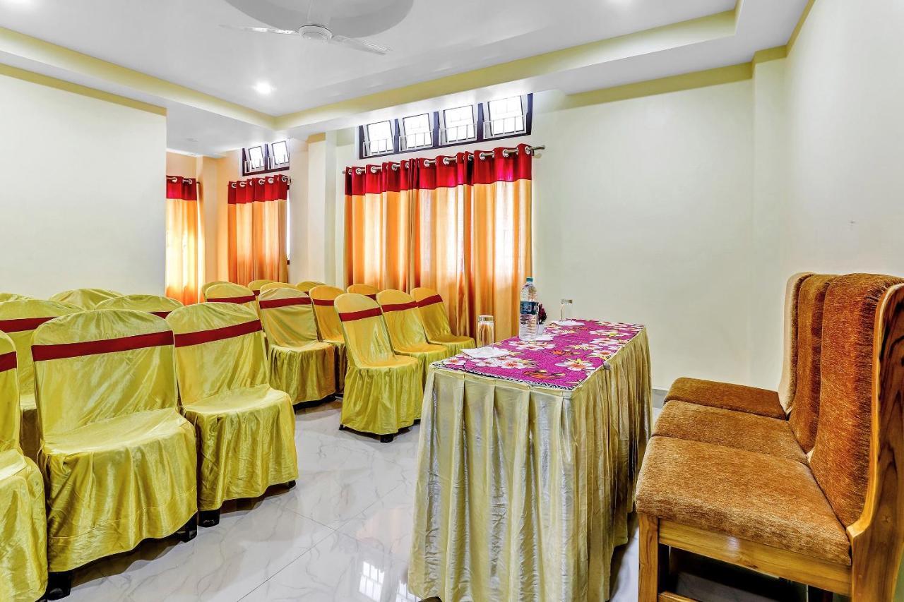 Capital O 85514 Kalpana Hotel Ґувахаті Екстер'єр фото