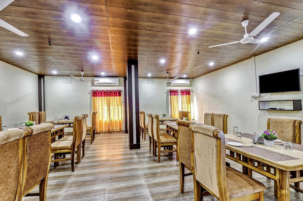 Capital O 85514 Kalpana Hotel Ґувахаті Екстер'єр фото