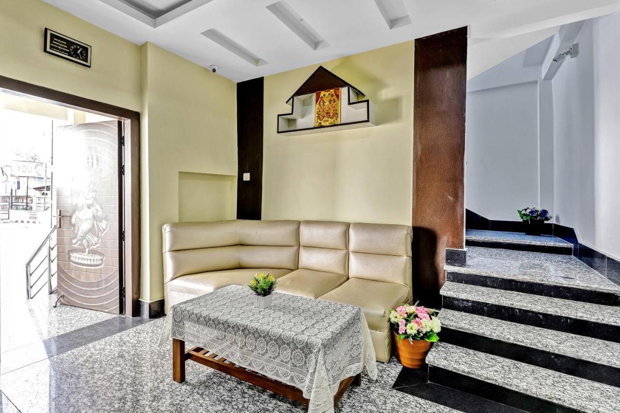 Capital O 85514 Kalpana Hotel Ґувахаті Екстер'єр фото