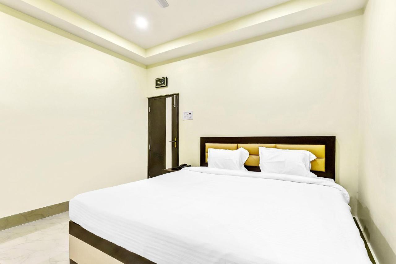 Capital O 85514 Kalpana Hotel Ґувахаті Екстер'єр фото