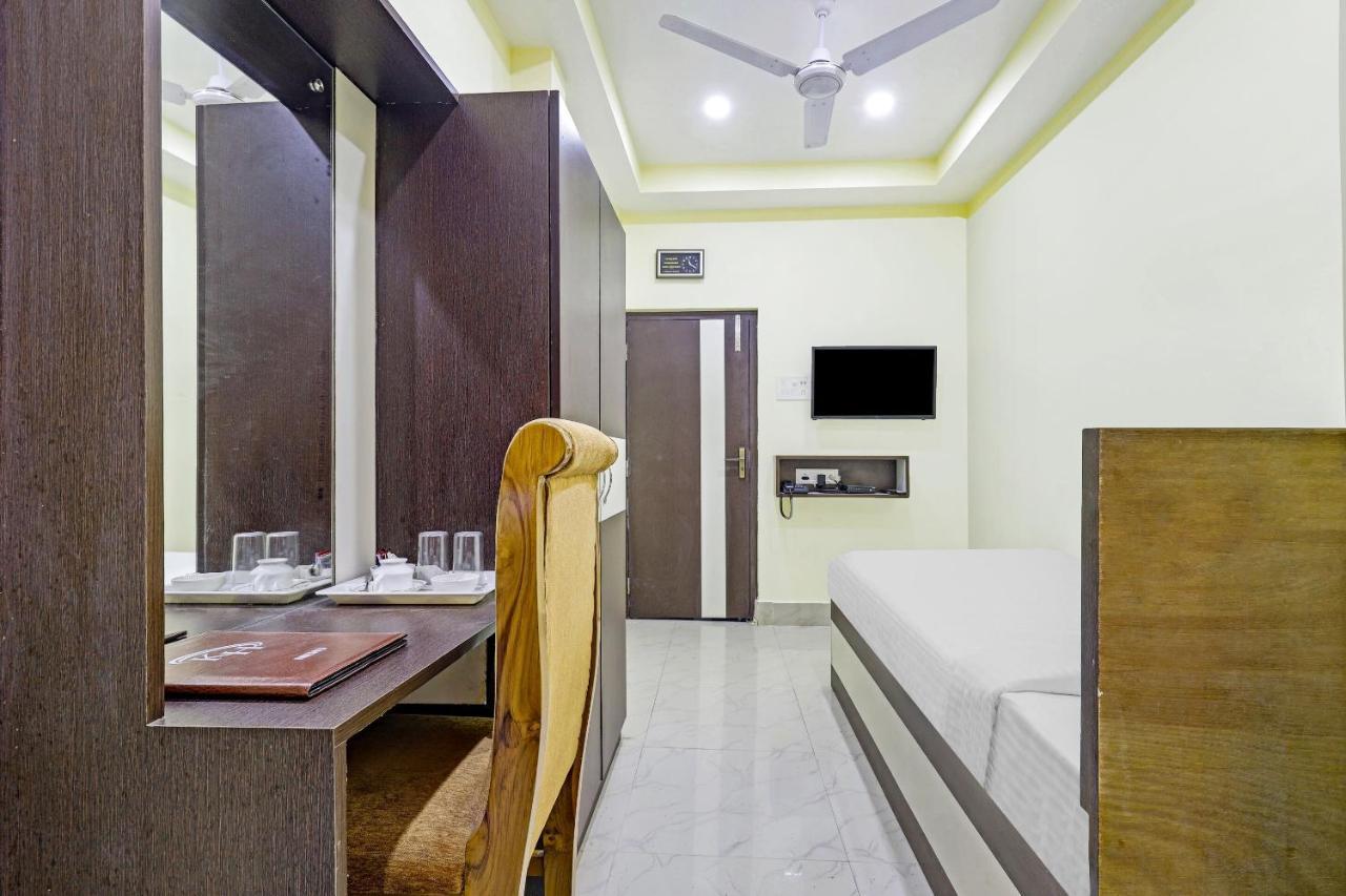 Capital O 85514 Kalpana Hotel Ґувахаті Екстер'єр фото