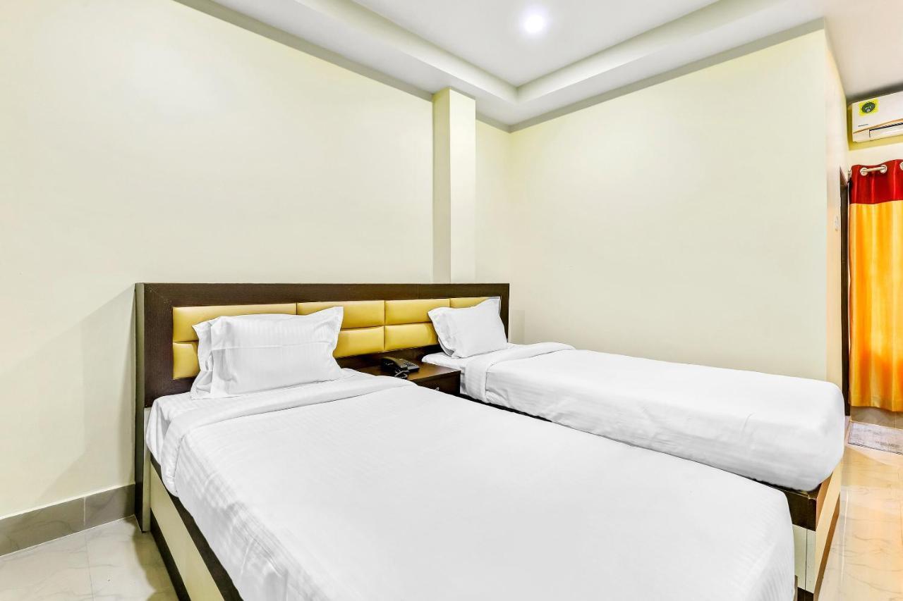 Capital O 85514 Kalpana Hotel Ґувахаті Екстер'єр фото