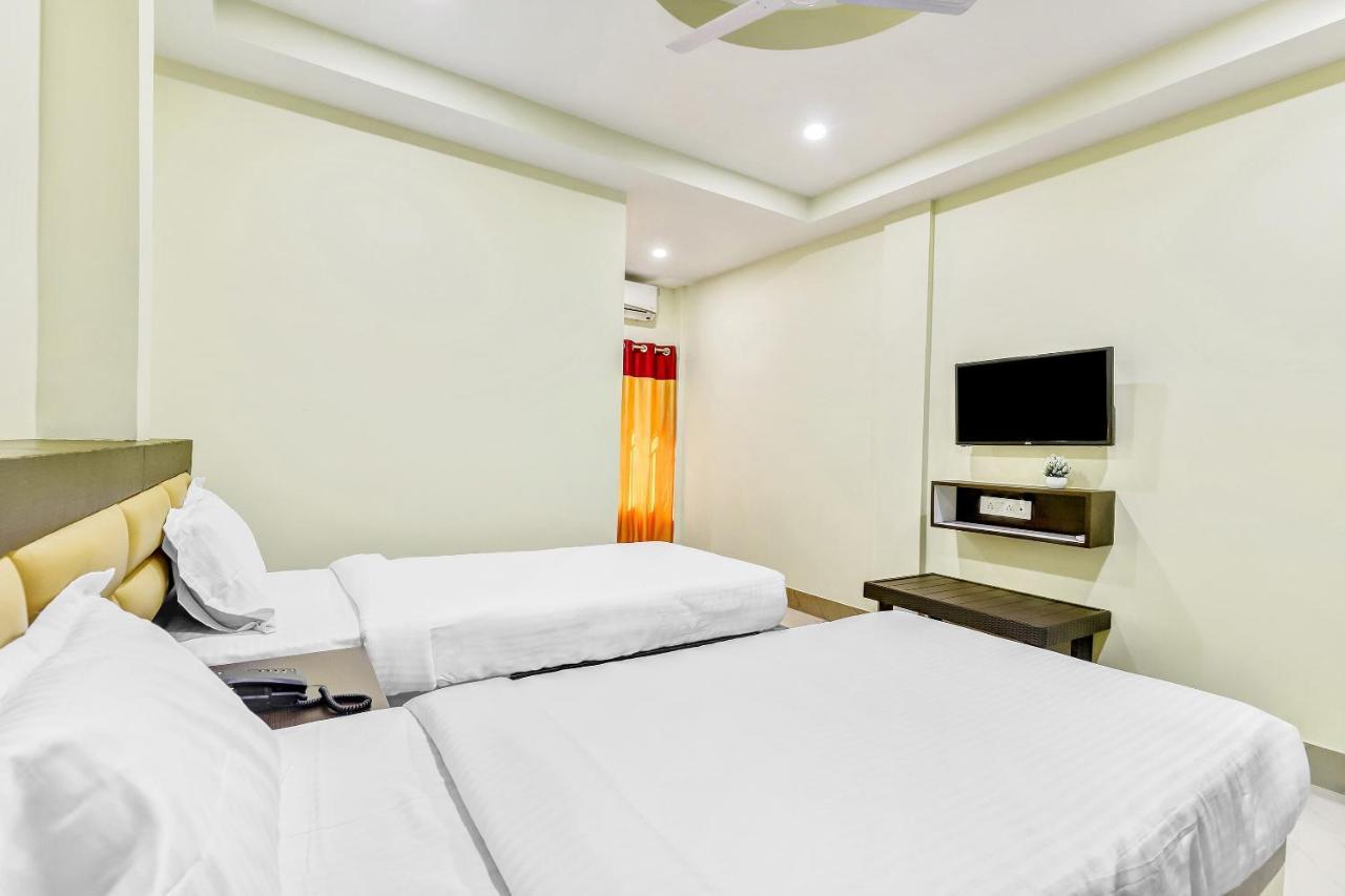 Capital O 85514 Kalpana Hotel Ґувахаті Екстер'єр фото