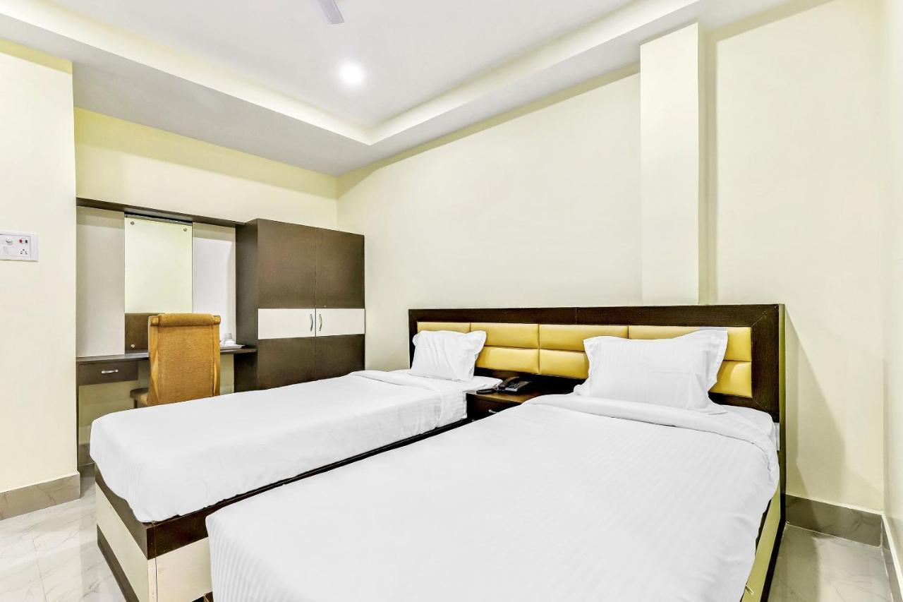 Capital O 85514 Kalpana Hotel Ґувахаті Екстер'єр фото